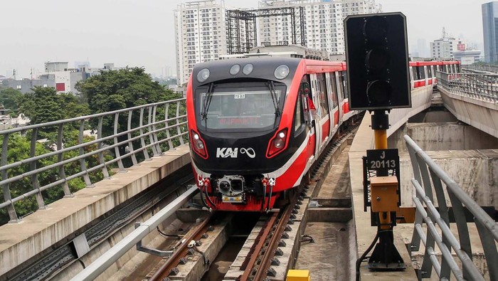 ASN Naik LRT Jabodebek, Penumpang Melonjak 12%!