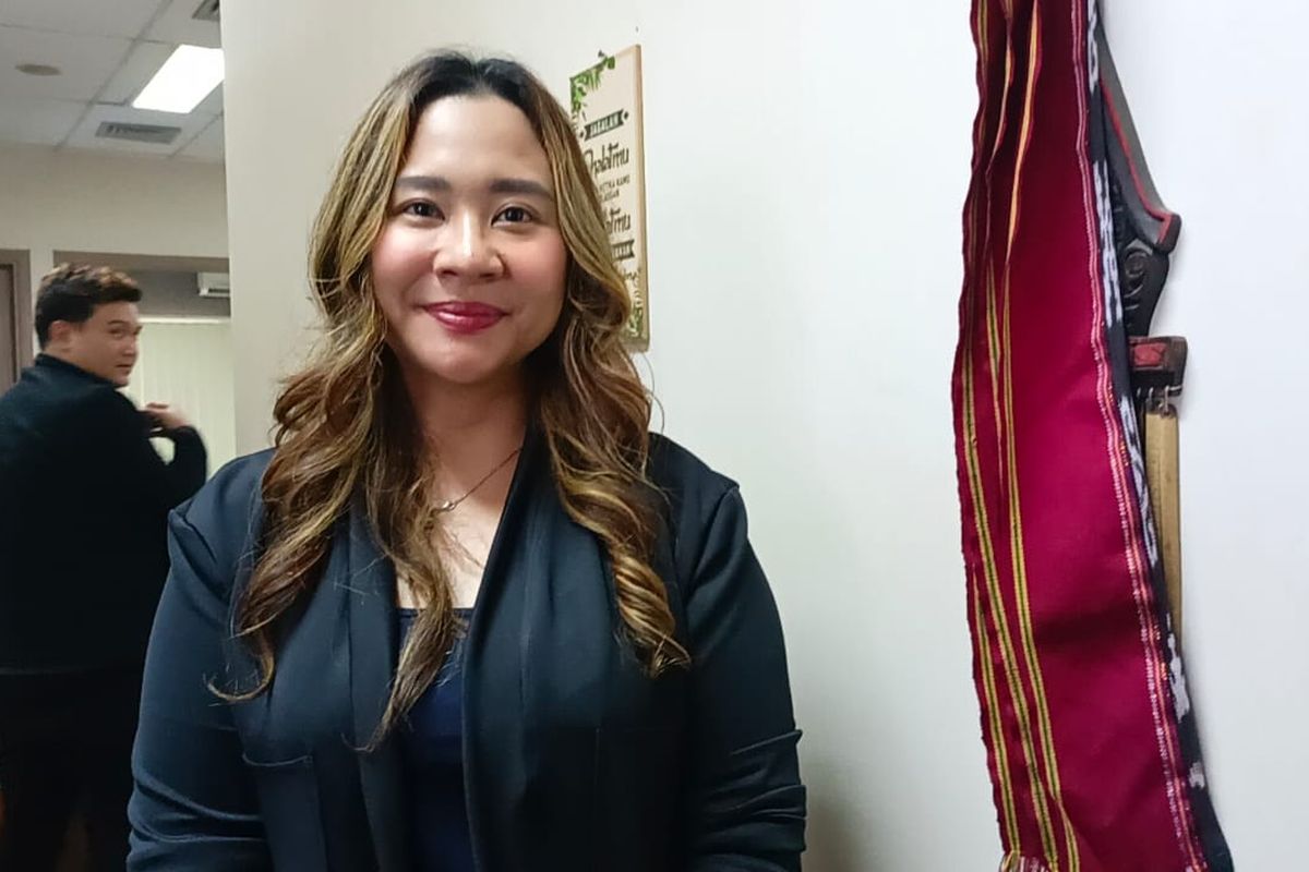 Chikita Meidy: Mantan Penyanyi Cilik, Kini Raih Gelar S2
