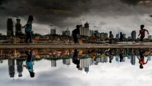Daya Saing Indonesia Terpuruk: Kalah Telak dari Malaysia?