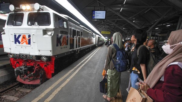 Diskon Kereta Api 30%: Liburan Sekolah Murah Meriah!