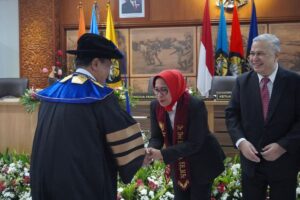 Doktor: Solusi Masalah Bangsa? Riset Ungkap Jawabannya