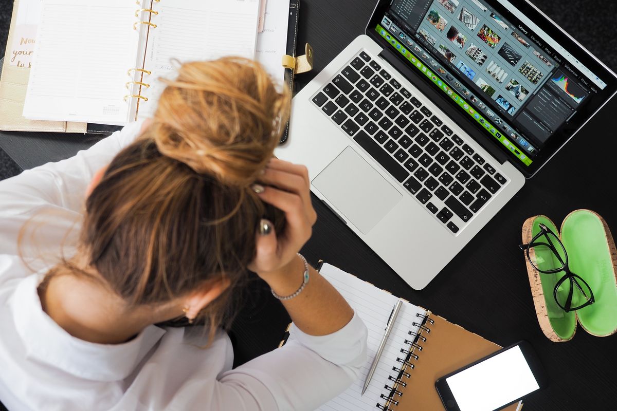 Gen Z Burnout: Tekanan Kerja & Konsumen, Kisah Nyata Mereka
