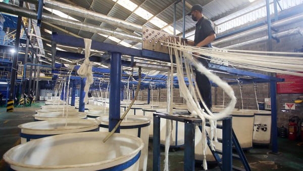 Impor Benang Filamen Bebas Bea: Kekecewaan Pedagang Terungkap