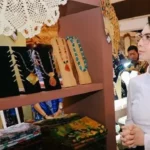 Inspirasi Outfit Ibu Pejabat: Gaya Arumi Bachsin yang Elegan