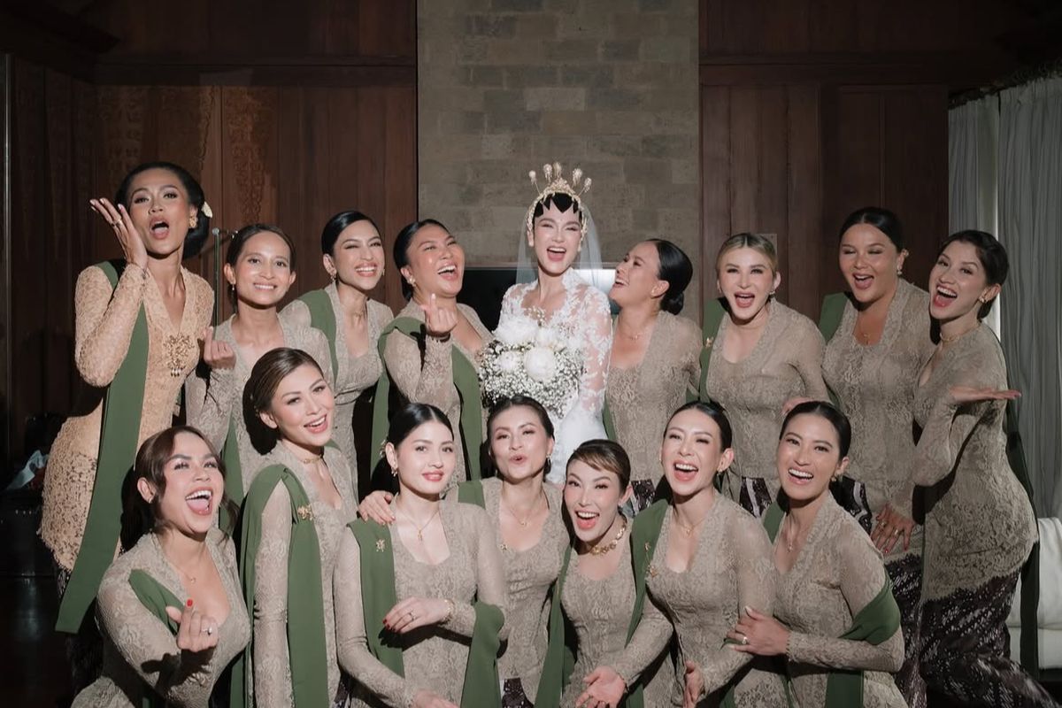 Inspirasi Suvenir Bridesmaid Mewah: Selebriti & Alyssa