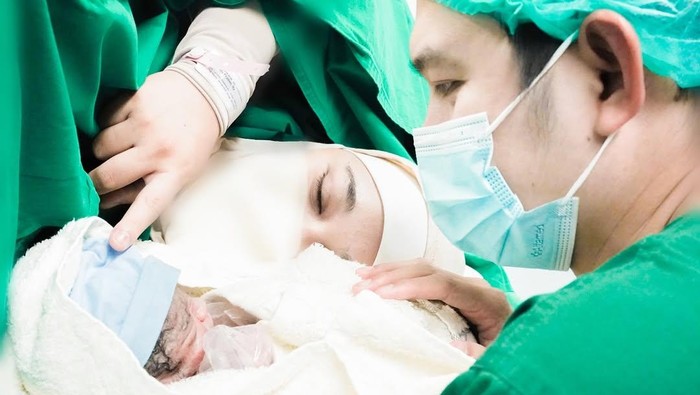 Istri Ustaz Dennis Lim Melahirkan Kembar Prematur: 30 Hari di NICU