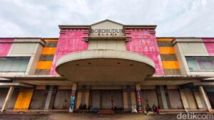 Misteri Mal Legendaris Bekasi: Muncul Setahun Sekali!