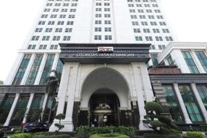 OJK Usul Konsolidasi Bank: Terlalu Banyak, Risiko Tinggi?