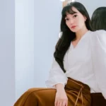 Rahasia Awet Muda Asmirandah: 6 Gaya Poni Usia 35 Tahun