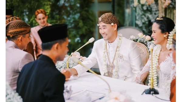 Rahasia Bahagia 3 Tahun Pernikahan Maudy Ayunda & Jesse Choi