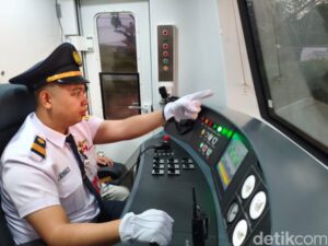 Rahasia Sukses Naik KRL? Dapatkan Restu Orang Terdekat Dulu!