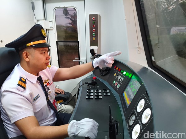 Rahasia Sukses Naik KRL? Dapatkan Restu Orang Terdekat Dulu!
