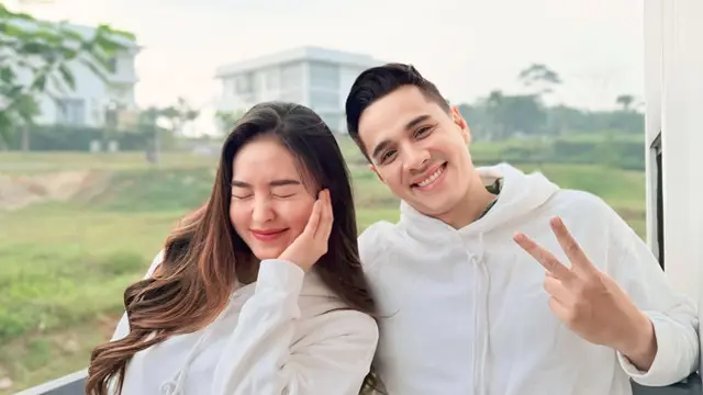 Rionaldo & Wilona Pakai Jaket Couple, Hadiah Romantis Fans!
