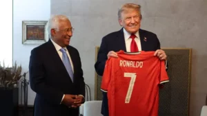 Ronaldo Kirim Jersey Eksklusif & Pesan Haru untuk Trump