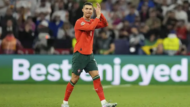 Ronaldo Tebar Kedermawanan: Hadiah Mewah untuk Pemain Juventus