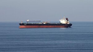 Serangan AS-Iran: Dua Tanker Putar Balik Selat Hormuz