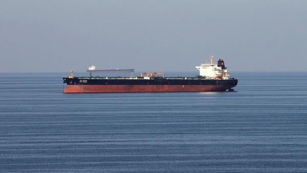 Serangan AS-Iran: Dua Tanker Putar Balik Selat Hormuz