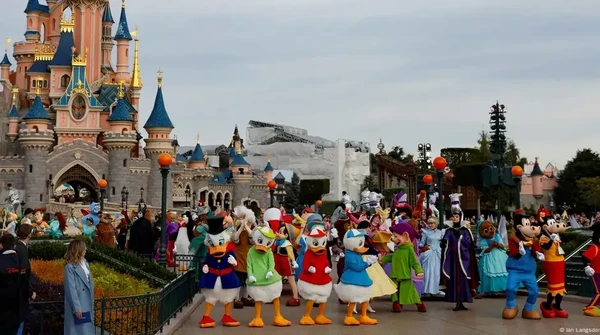 Skandal Disneyland: Polisi Prancis Selidiki Pernikahan Anak Palsu