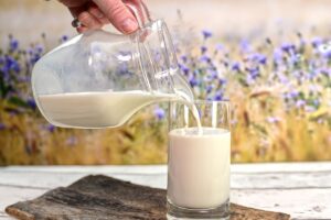 Susu Pertumbuhan vs Kental Manis: Mana Lebih Sehat?