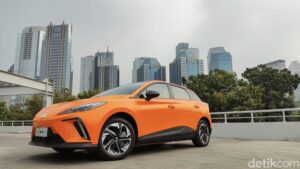 Harga Mobil China Anjlok Rp250 Juta: Strategi Brilian?