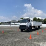 Kuasai Blind Spot Truk: Panduan Aman Mengemudi Profesional