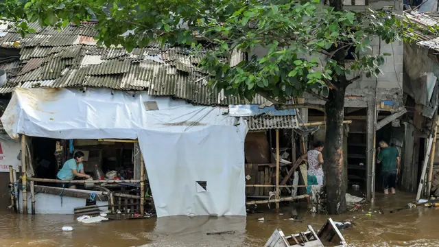Sungai Jakarta Tercemar Parah: Limbah Domestik dan Industri