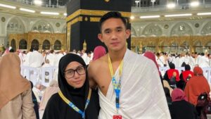 Umrah Romantis: Rizky Ridho Bulan Madu Sukses di Tanah Suci