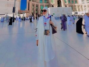 Vernita Syabilla Umrah: Doa Tobat, Harapan Penerimaan Tuhan