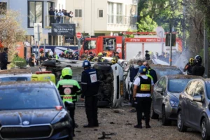 Iran Lancarkan Serangan Rudal ke Israel di Tengah Klaim Negosiasi oleh Trump