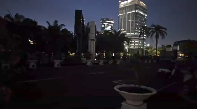 Hari Pertama Hemat Energi, Gedung DPR Mendadak Gelap Gulita di Malam Hari