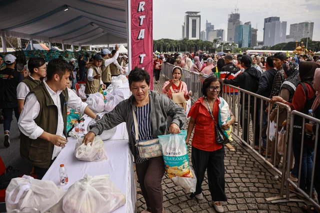 Seskab Ungkap Tujuan Pasar Murah di Monas: Presiden Ingin Hadirkan Kebahagiaan untuk Warga