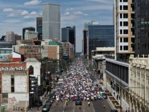 Aksi “No Kings” Protes Kebijakan Trump, Ribuan Massa Padati Jalanan di Seluruh AS