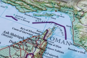 Trump Ancam Blokade Selat Hormuz, Iran Tegaskan Kapal Militer yang Mendekat Akan Direspons