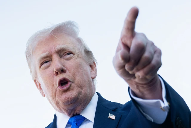 Trump Klaim Marinir AS Tembak dan Kuasai Kapal Kargo Iran yang Terobos Blokade di Teluk Oman