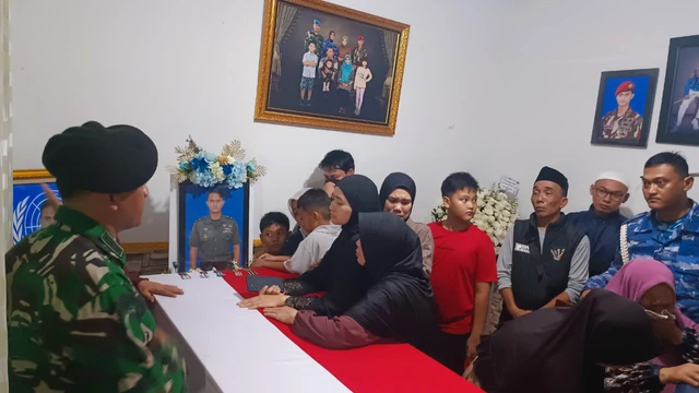 Jenazah Mayor Zulmi Tiba di Cimahi, Suasana Duka Pecah Disambut Tangis Keluarga