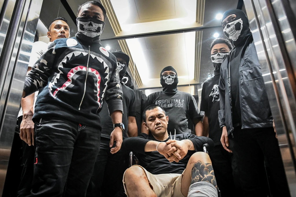 DPO Ko Andre ‘The Doctor’ Tiba di Bareskrim, Diborgol dan Dibawa dengan Kursi Roda