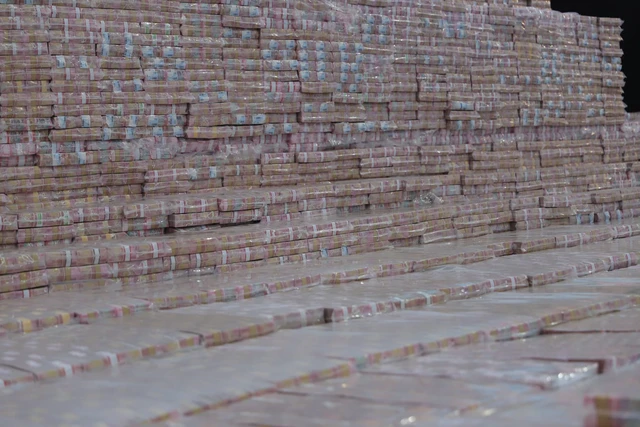 Prabowo Saksikan Gunungan Uang Rp11,4 Triliun Diserahkan ke Negara