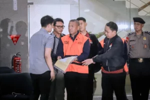 KPK Ungkap Bupati Tulungagung Terima Rp2,7 M, Dipakai Beli Sepatu LV hingga THR Pejabat