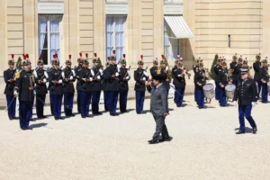 Prabowo dan Macron Bertemu di Paris, Bahas Kerja Sama Strategis