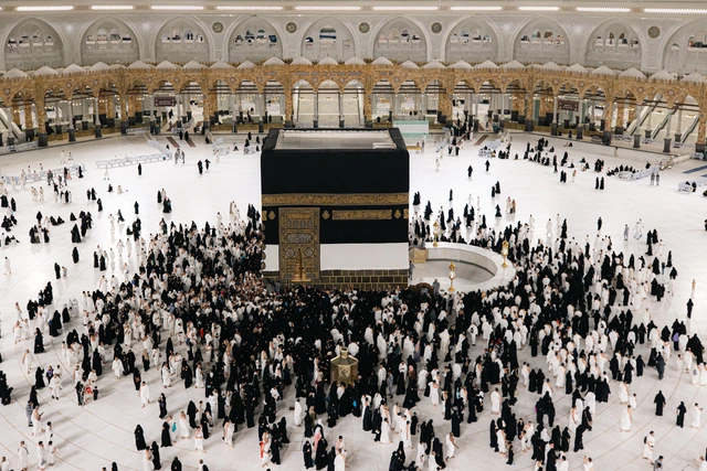 Ka’bah Dililit Kain Putih, Tanda Resmi Musim Haji 2026 Dimulai di Makkah