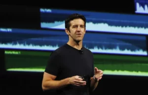 John Ternus Ditunjuk Jadi CEO Apple Gantikan Tim Cook, Ini Profil dan Tantangannya